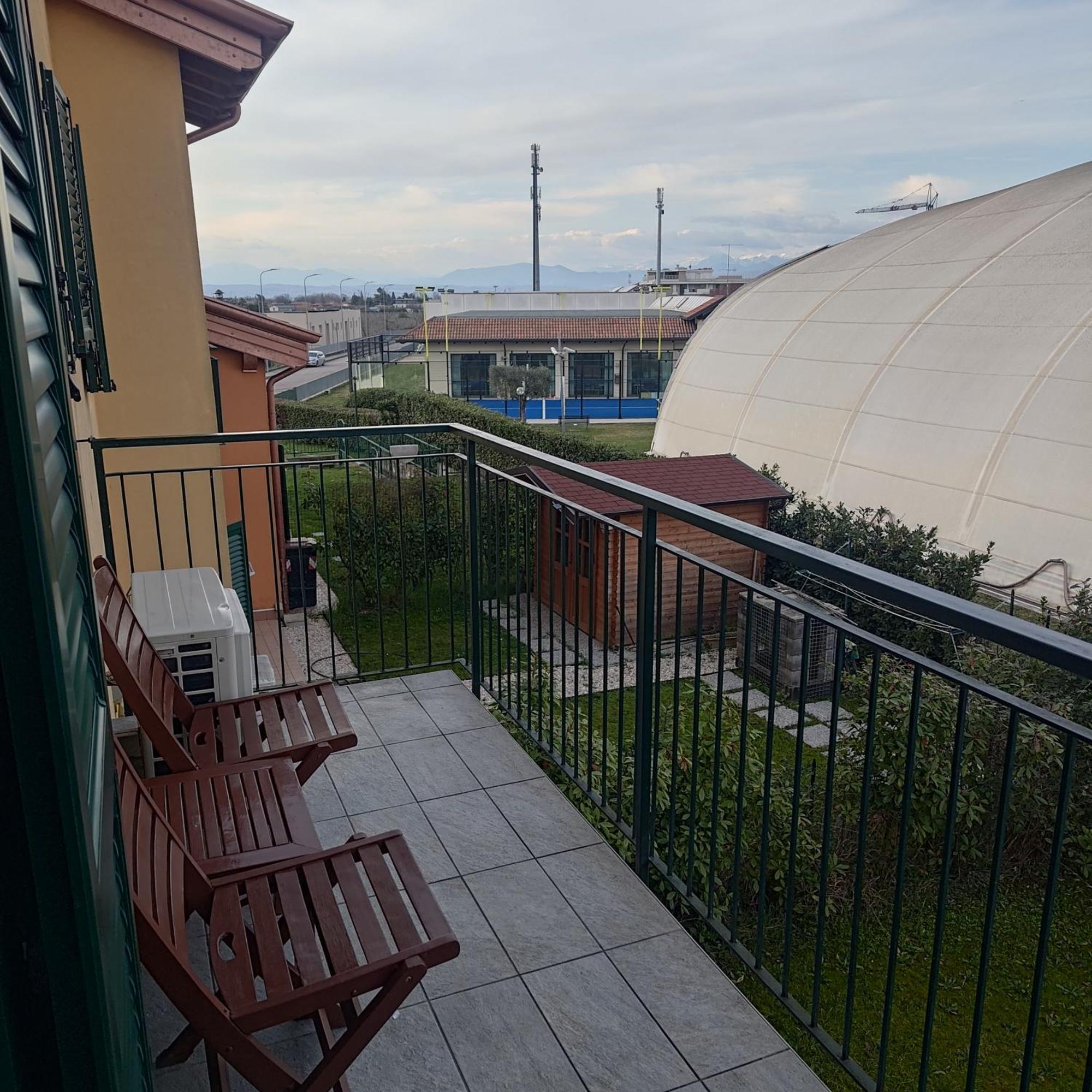 Peschiera Appartamenti Vacanze Peschiera del Garda Szoba fotó